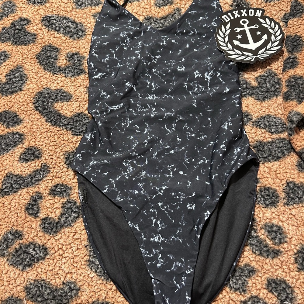 DIXXON Black and White Marble